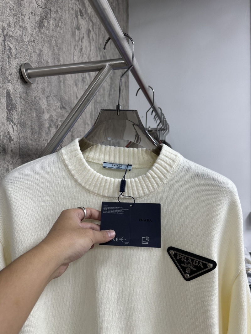 Pra*a sweater